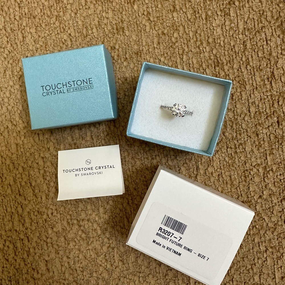 BRAND NEW W/TAG: TOUCHSTONE CRYSTAL BY SWAROVSKI Bright Future Ring - Size 7
